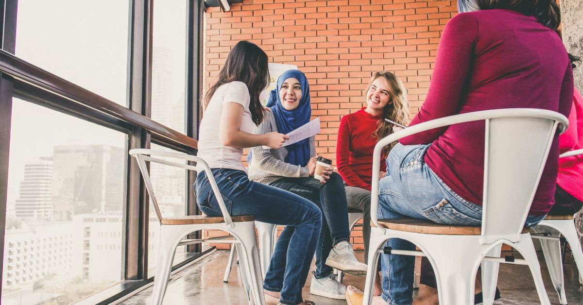 Foto de encuentro entre Servicios socials y el Casal en familia